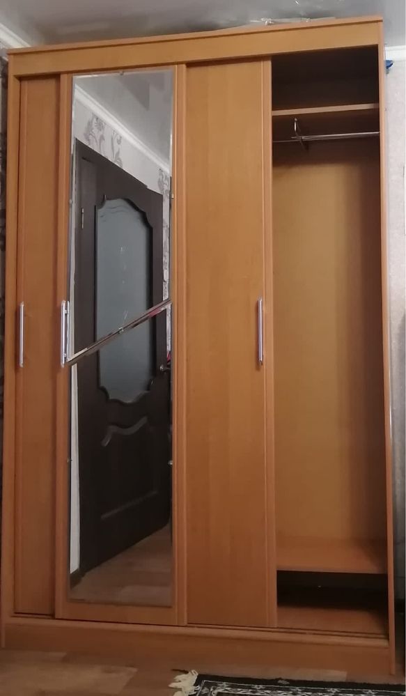 Продается шкаф для одежды и обуви