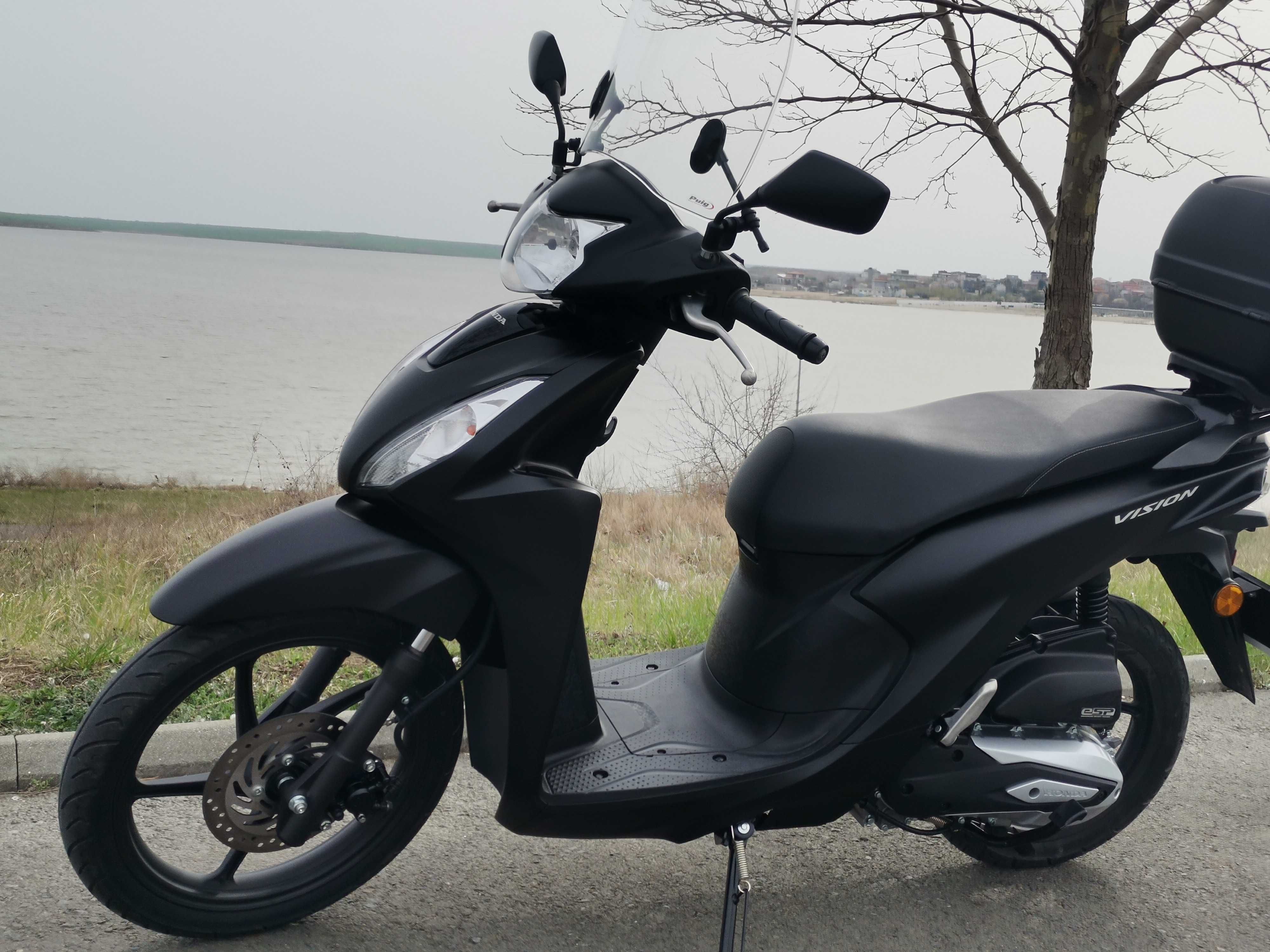 scuter Honda Vision NSC 110cc se conduce cu permis B , an 2022
