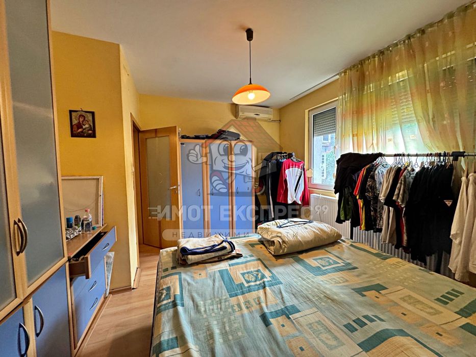 Етаж от къща, обзаведен, с гараж, партерна стая и изба 160кв.м