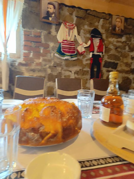 Дава се под наем Къща в Бургас, Пристанище Бургас - 170 кв.м за 183.6 € - Снимка #3