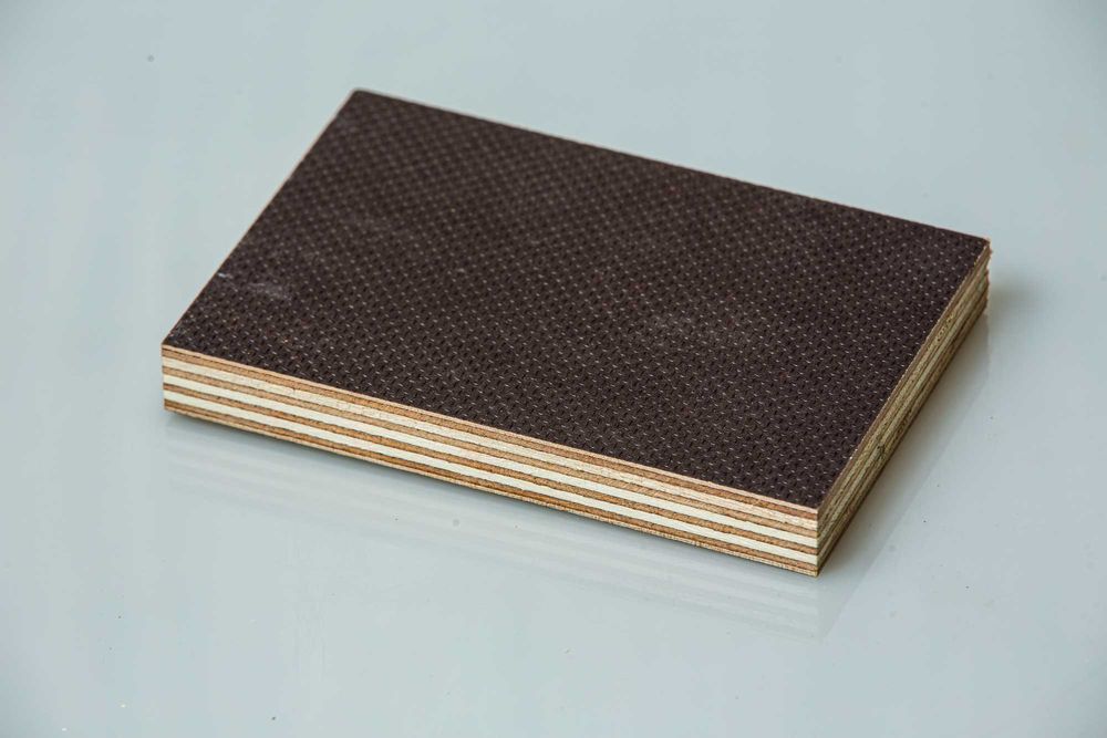 Placaj ANTIDERAPANT PROFESIONAL, din esenta tare.