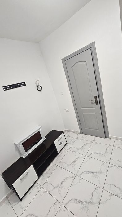 Închiriez apartament pe durată lungă