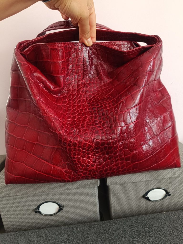 Голяма чанта Furla в цвят бордо тип торба