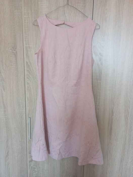 Три стилни и официални рокли