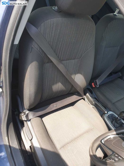 Scaun Dreapta Fata Pasager Opel Astra J Hatchback 2009 - 2015