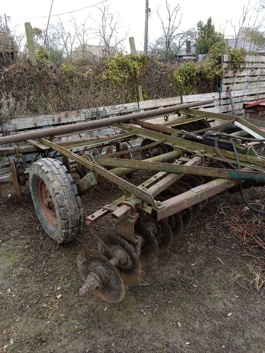 Vând presă baloti , cositoare , disc ,met