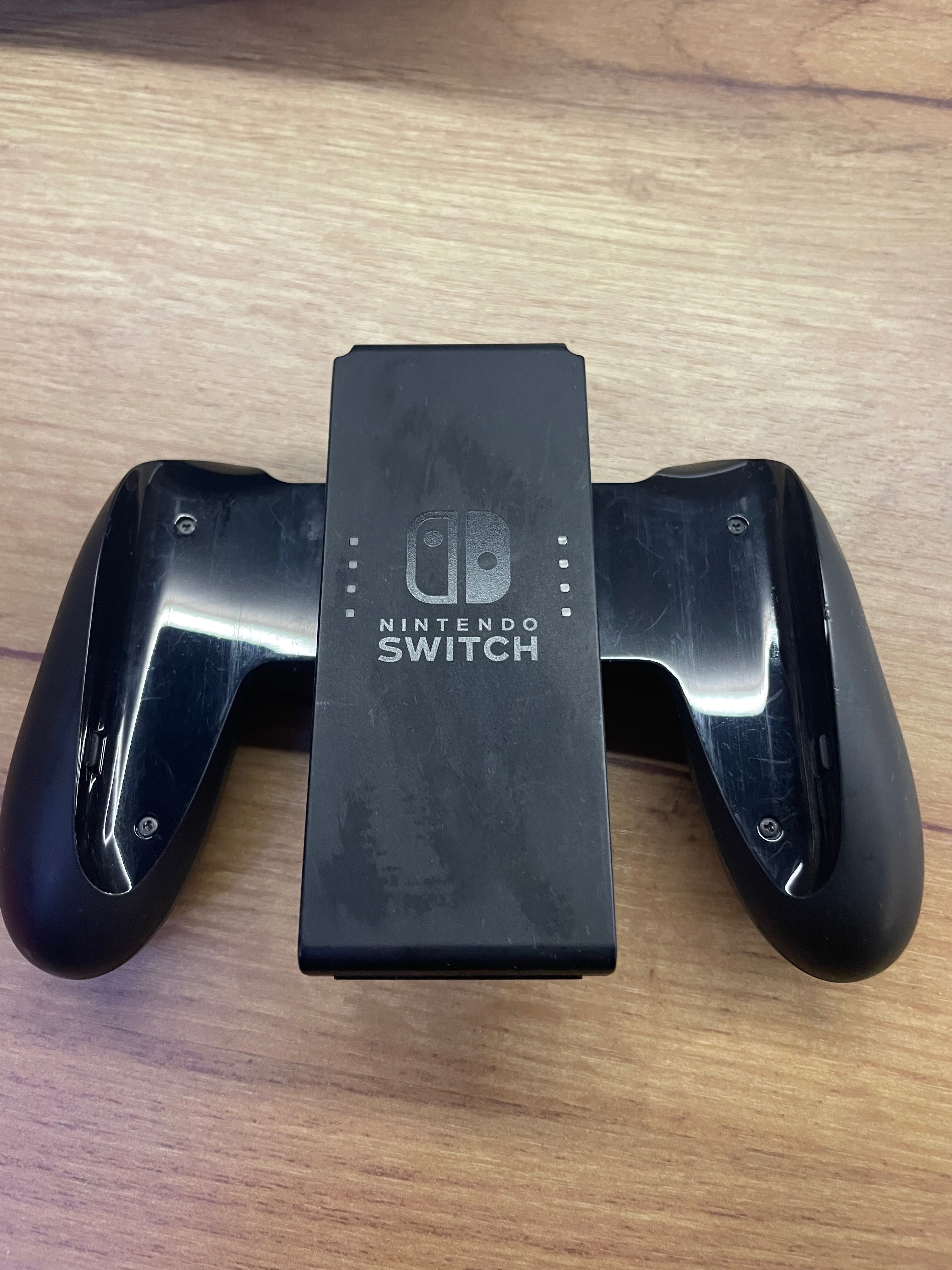 Nintendo Switch синьо и червено чисто ново само става с наложен платеж