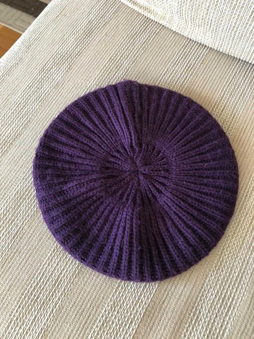 Плетена лилава барета
