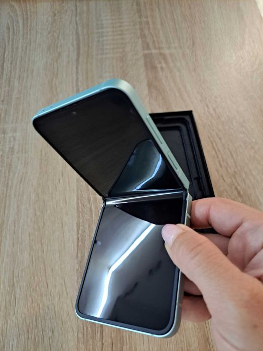 Смартфон Samsung Galaxy Z Flip6, 12GB RAM, 256GB, 5G, Mint
