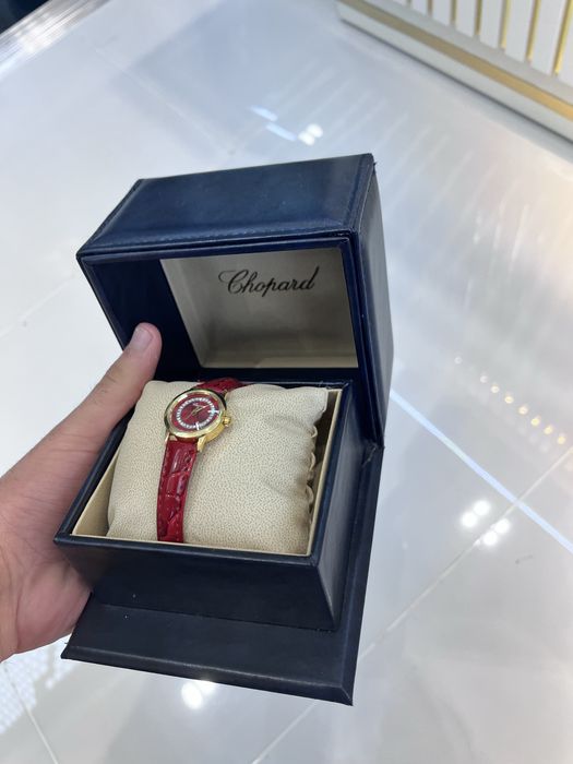 Женские часы Chopard из золота с бриллиантами