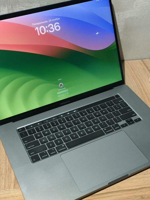 MacBook Pro 16  2019 intel i7/ 16 diagonal