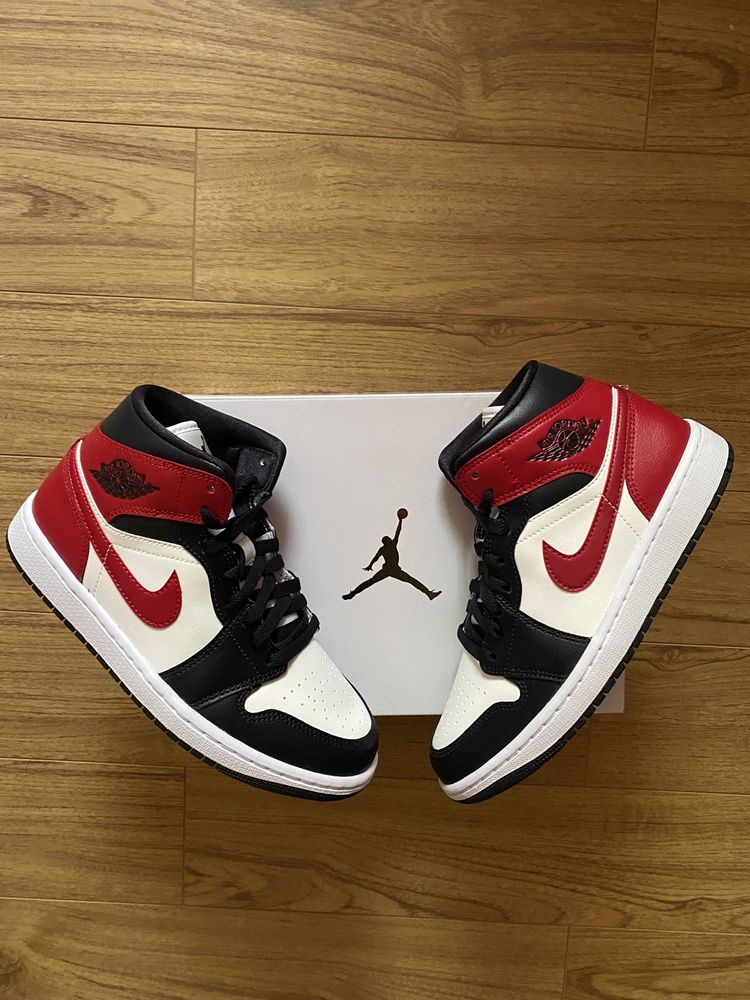 Jordan 1 Mid Black Toe