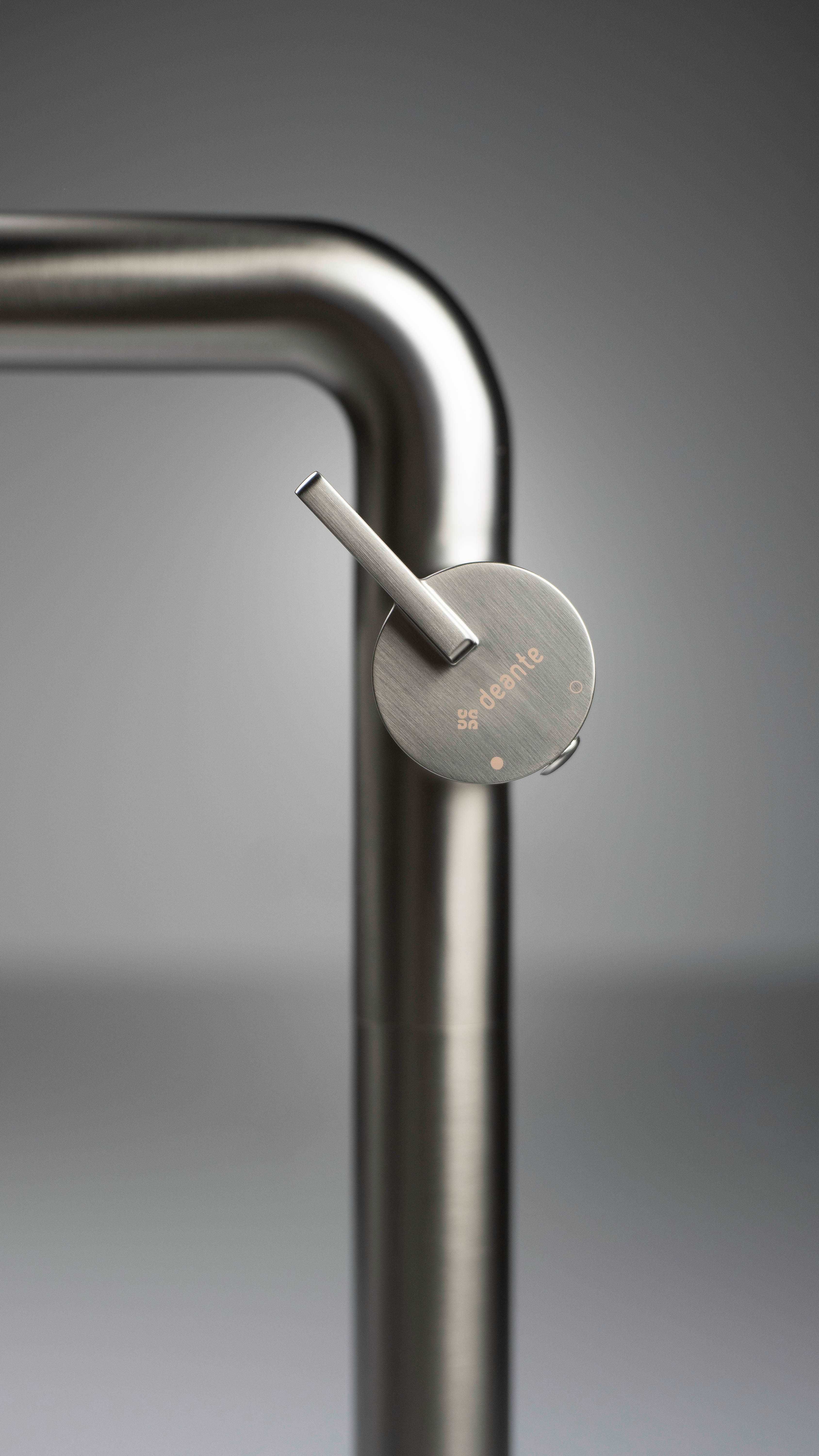 Титаниев висок стоящ смесит мивка Баня Silia Titanium Side L BQS_D24K