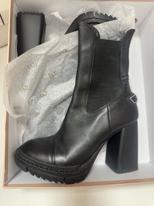 Продам обувь новые и тд