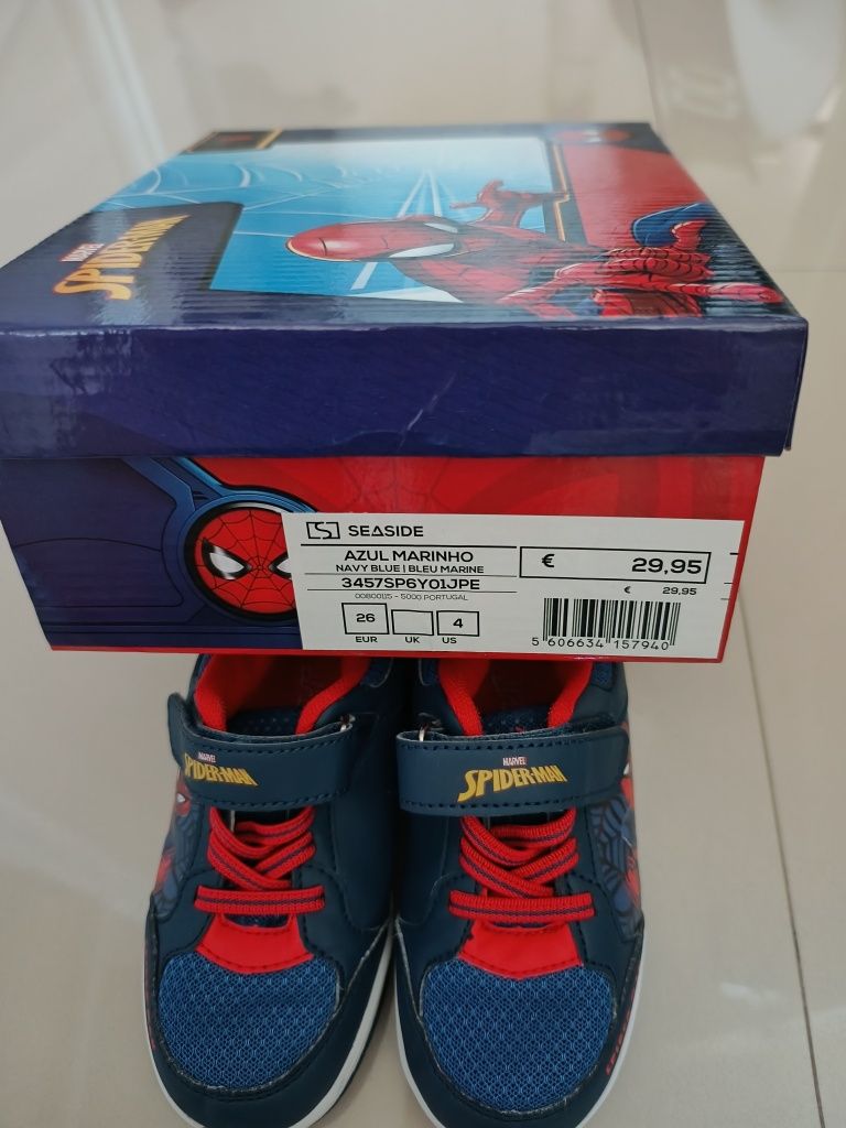 Marvel - Pantofi sport de piele ecologica cu model Spiderman, Nr 26