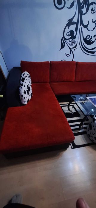 Разтегателен диван за хол