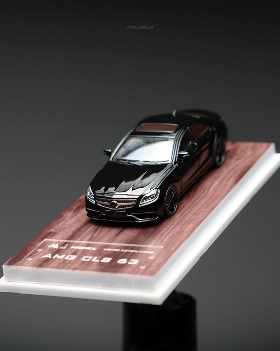 1:64 Mercedes CLS 63 коллекционная модель