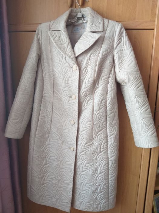 Продам пальто( весна-осень)