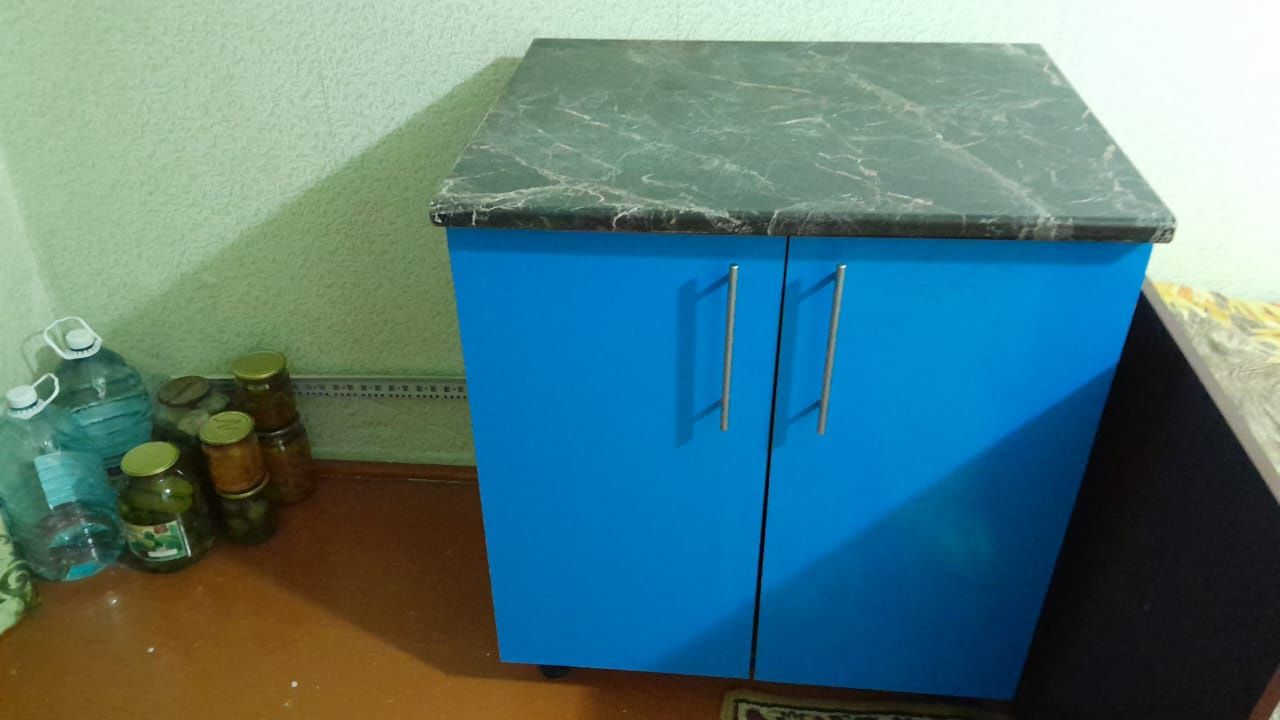 Шкаф кухонный в отличном состоянии
