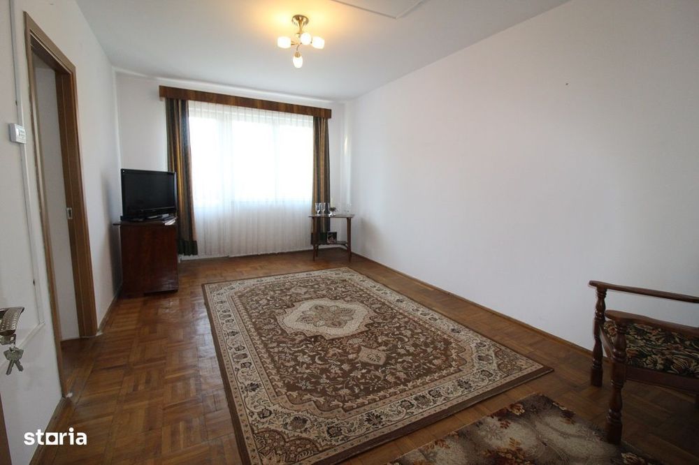 Vând apartament 3 camere în Hunedoara, zona Micro1-Parc Corvinu, et.2