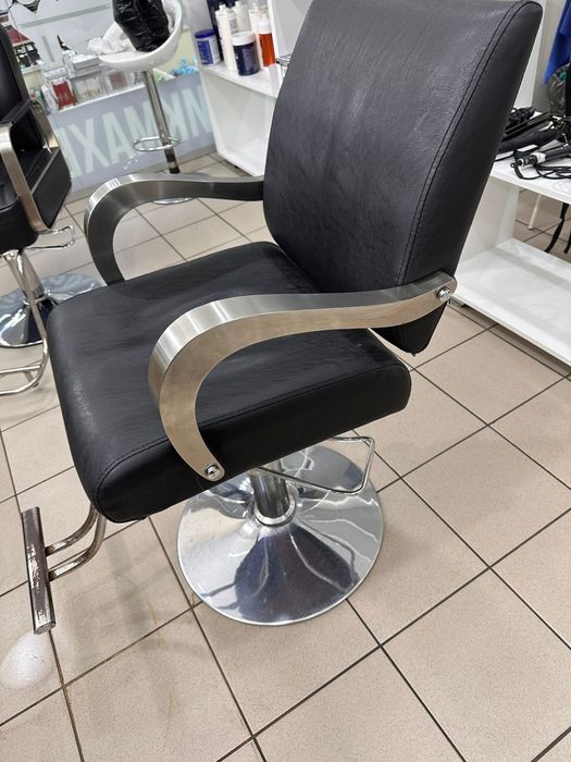 Парикмахерское кресло б/у
