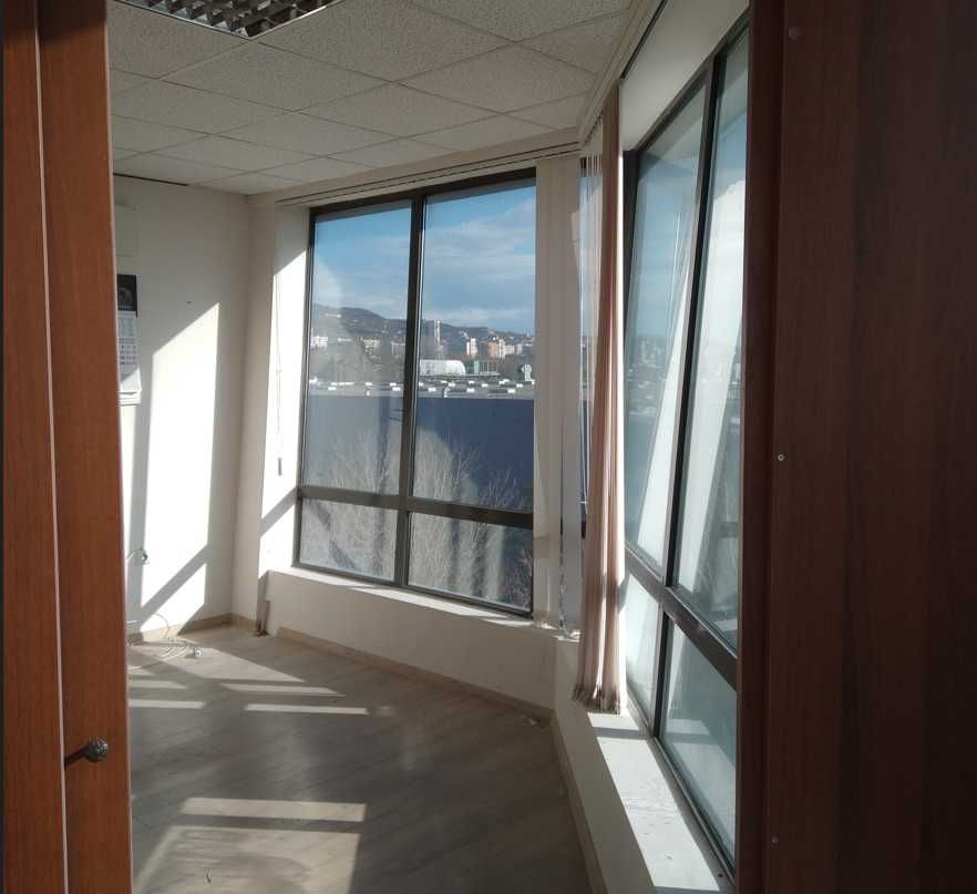 Офиси 9 бр., Метро