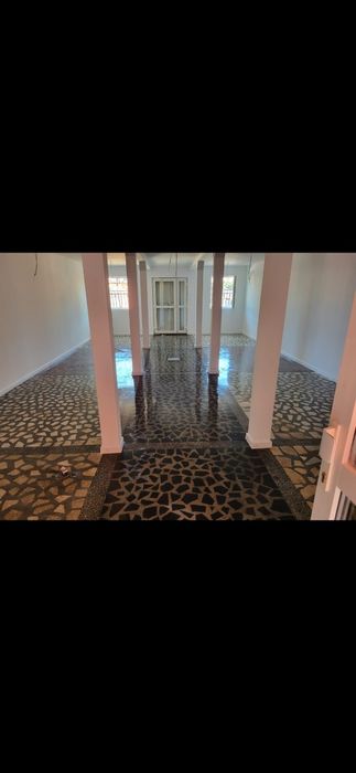 Execut lucrari in amenajari interioare si exterioare .