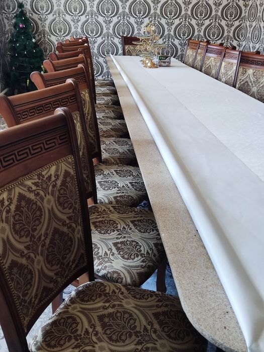 ПРОДАЁТСЯ стол и стулья 18шт.