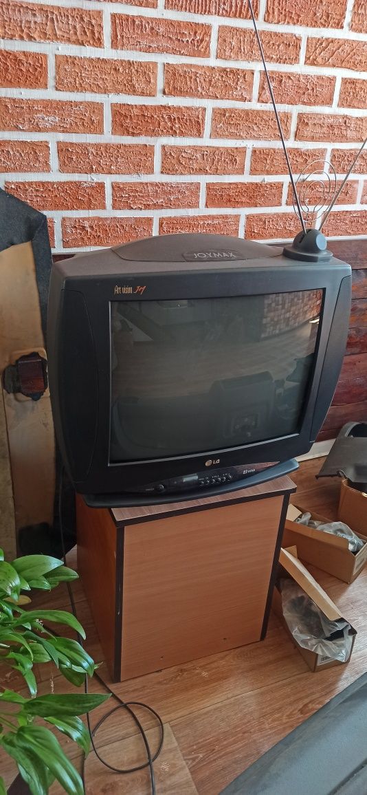 Телевизор старый LG 23 System