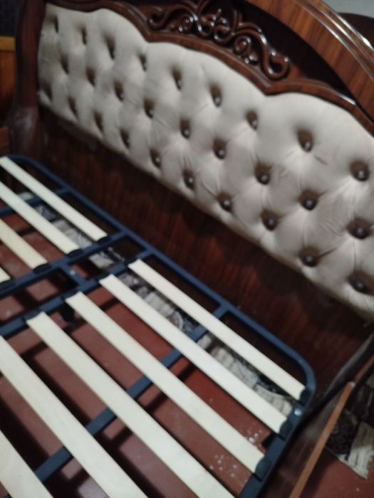 Spalniy bez matras sotiladi