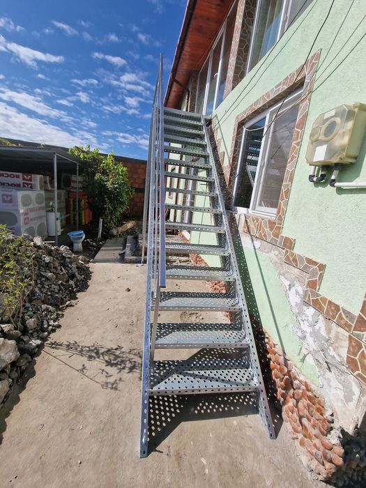 Scari metalice galvanizate