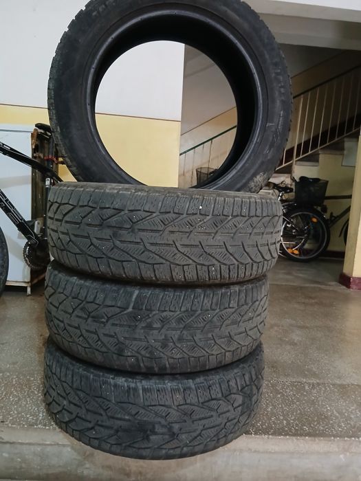 Vând 215 55 R17 si 195 55 R16