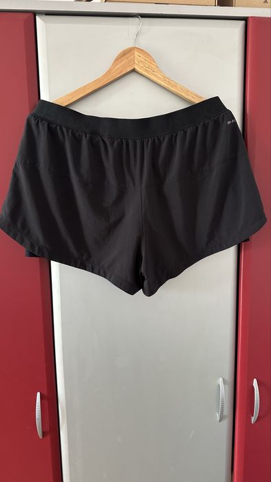 122 Pantalon scurt cu colant Nike DriFit