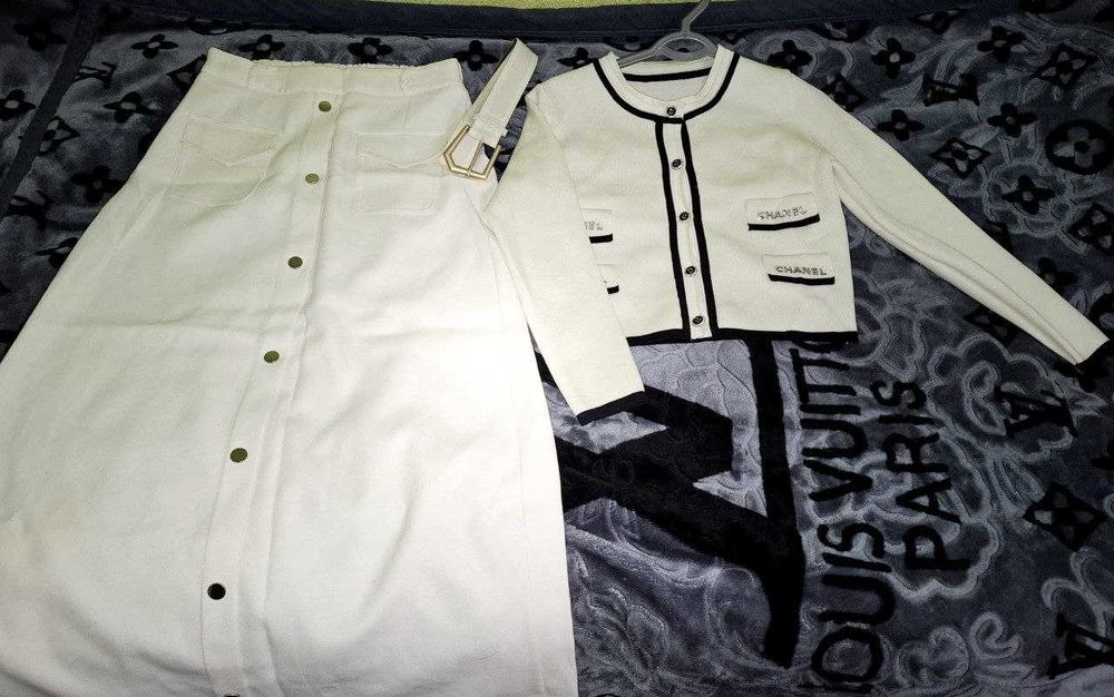 Ayollar kiyimi sotiladi