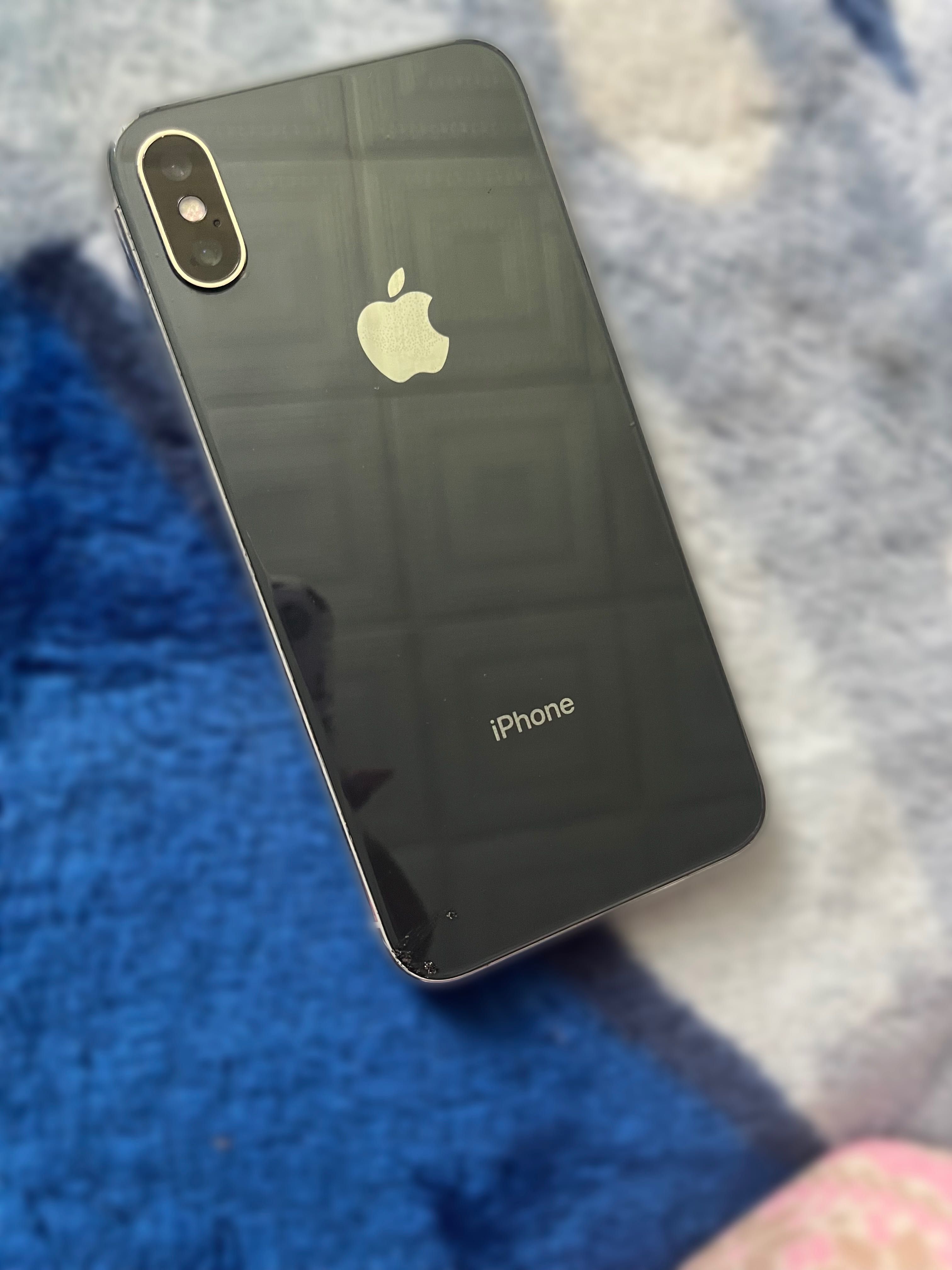 Здравейте продавам iPhone X