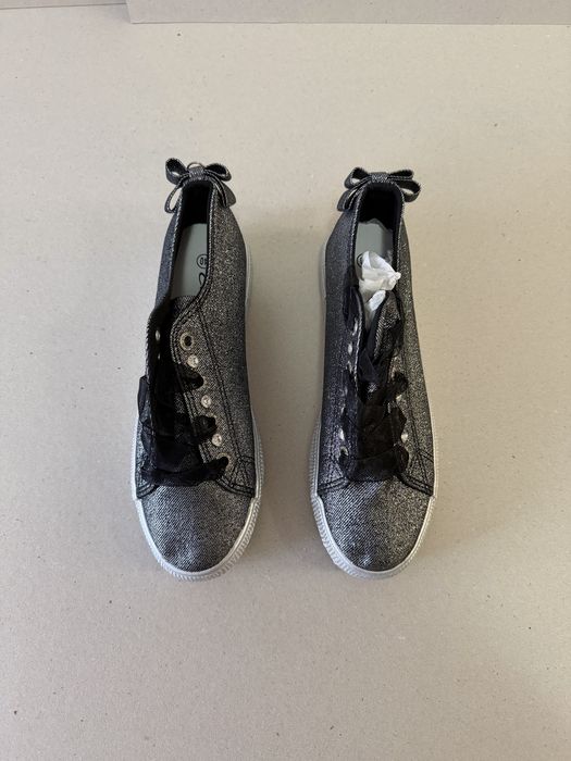 Дамски спортни обувки