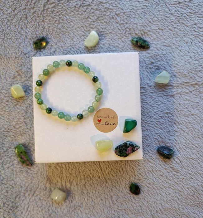 ЛЕЧЕБНА ГРИВНА от 3 вида полускъпоценни камъни. КОЛЕДА