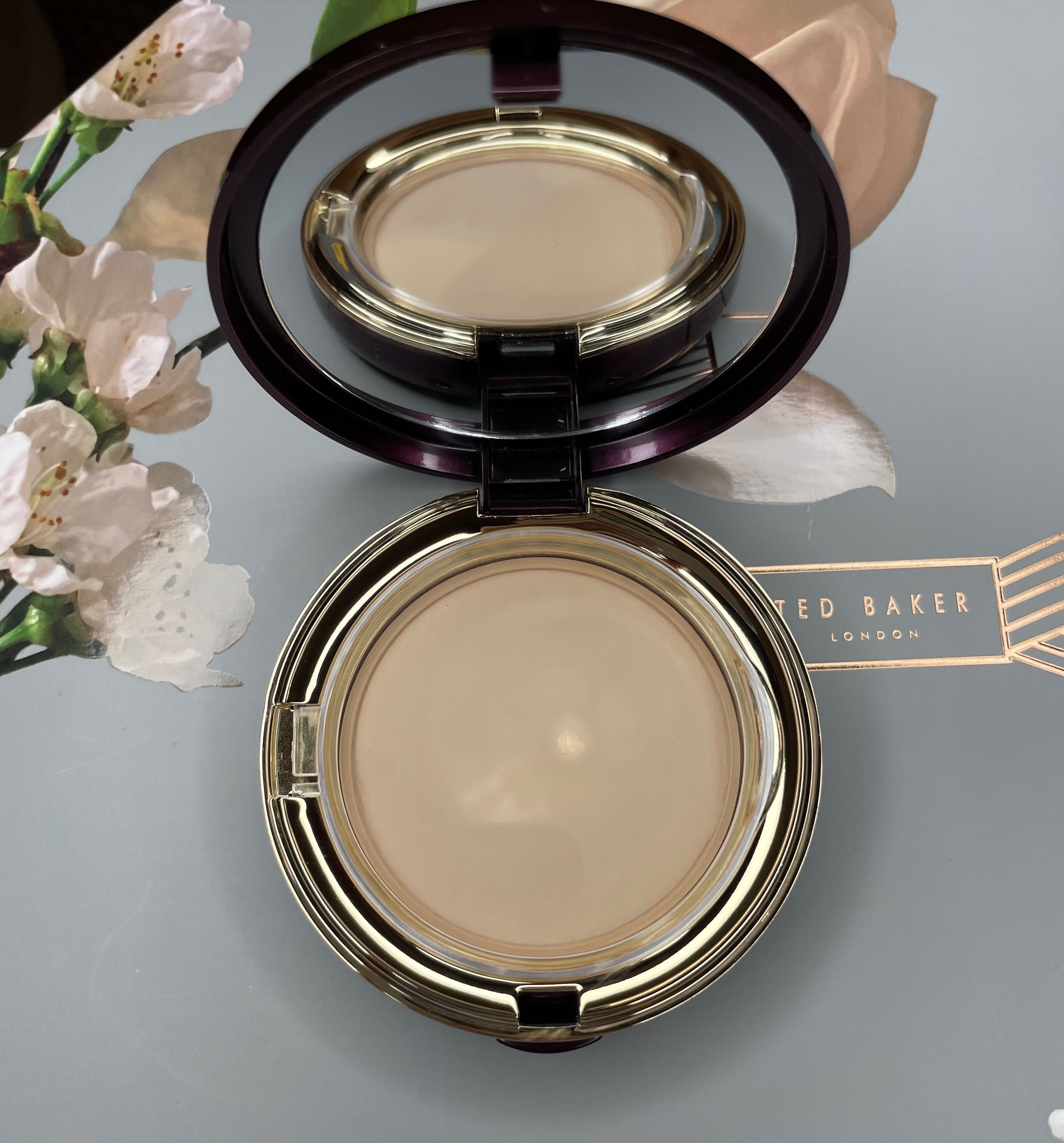 Fenty Beauty Pro Filt’r Soft Matte & Wander Beauty Powder Foundations