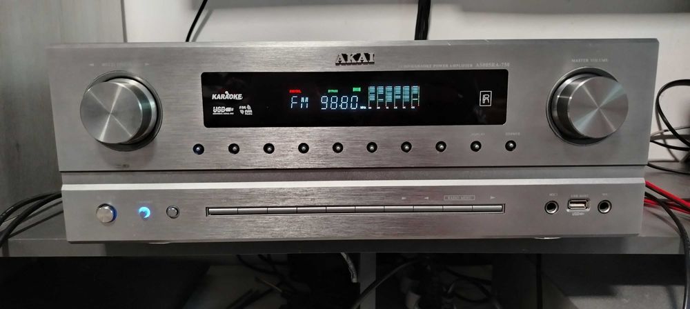 Amplituner. Amplificator Akai