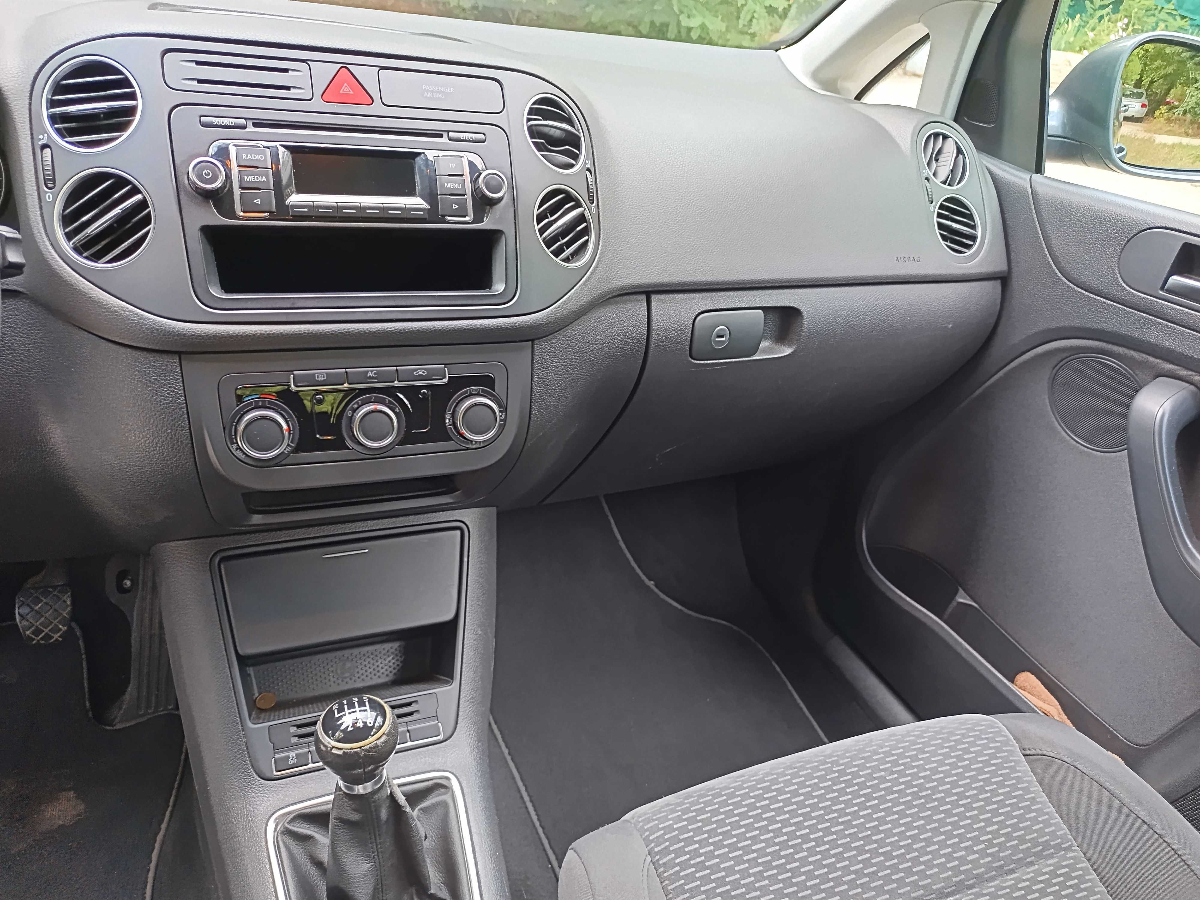 Лек автомобил Volkswagen Golf +