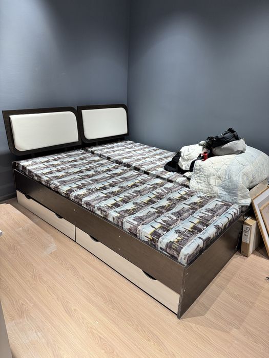Продам кровать с матрацом в хоршем состояний