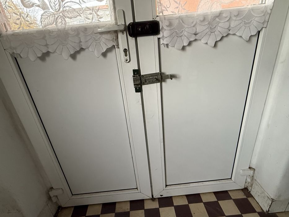 Usa alba dubla de termopan in stare foarte buna