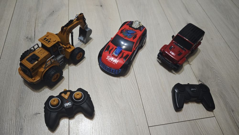 Lot jucarii, masina cu lumini, jeep cu telecomanda,  excavator/tractor