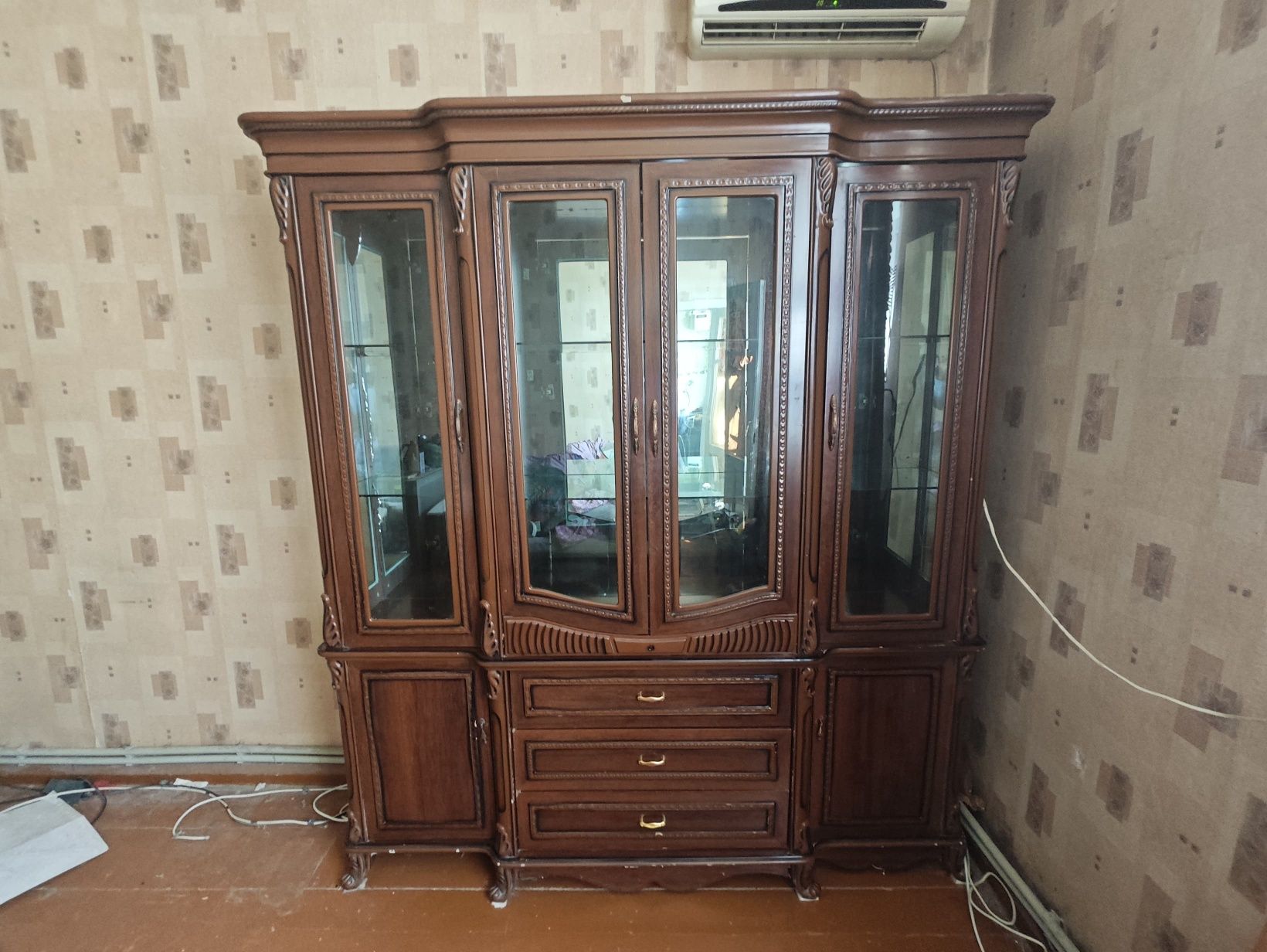 Продается сервант