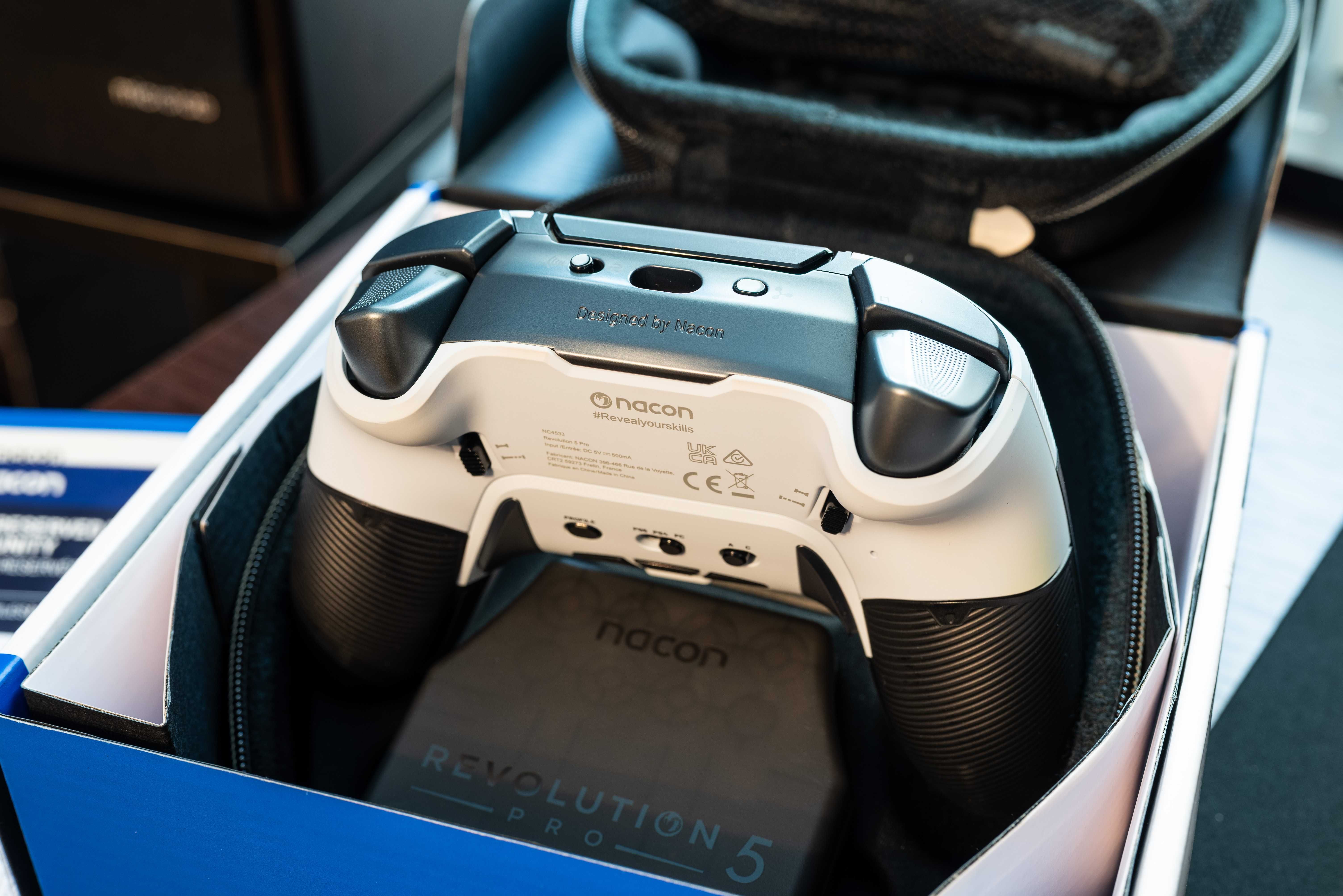 Controller Nacon Revolution 5 Pro pentru PS5, PS4 sau PC