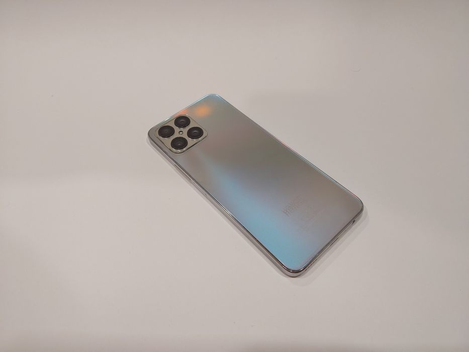Продаётся смартфон Honor X8 128GB 6RAM smart food sotiladi. ni