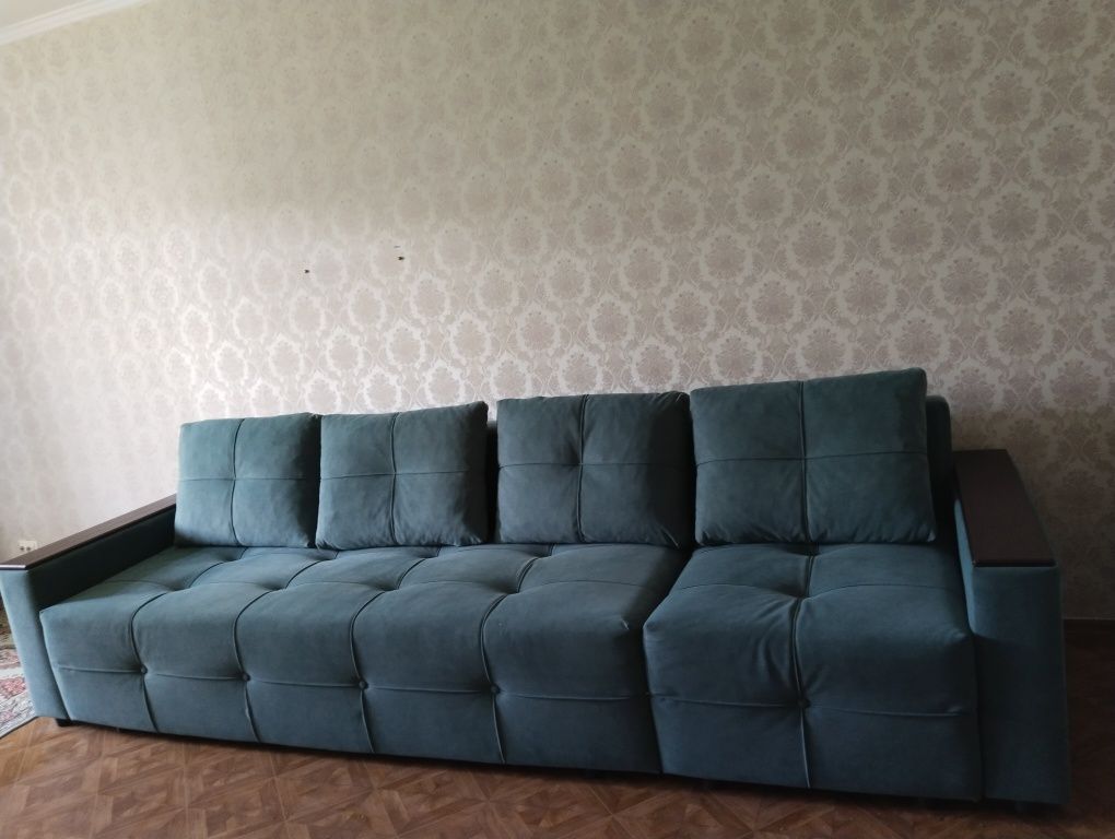 Продается диван в хорошем состоянии.