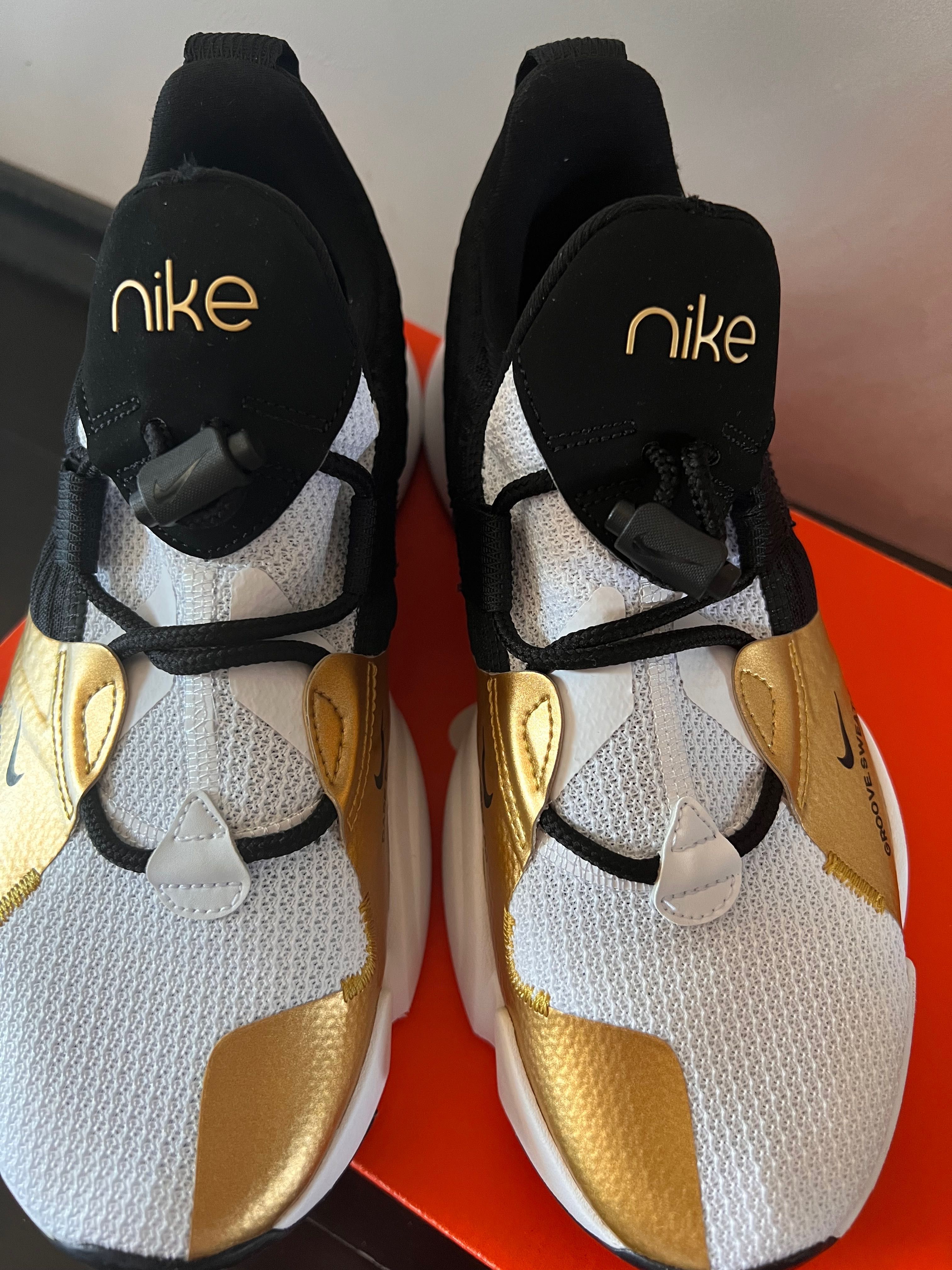 Спортни дамски маратонки Nike SuperRep Groove Shoes