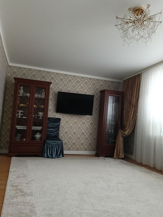 Продам сервант для гостинно в хорошем состояниий