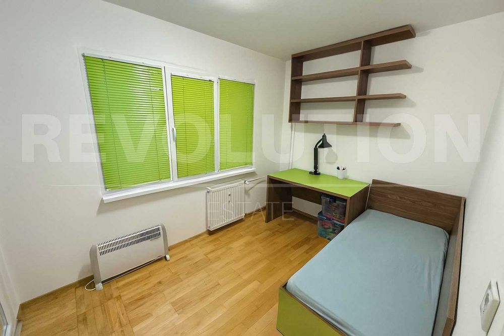 Тристаен апартамент в ж.к. Обеля 1